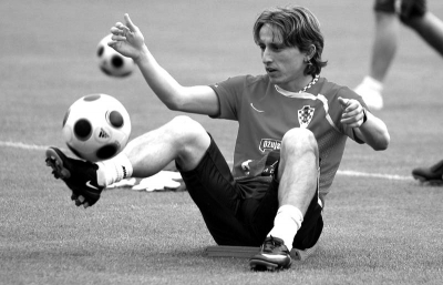 官方：格列兹曼荣膺2025金足奖