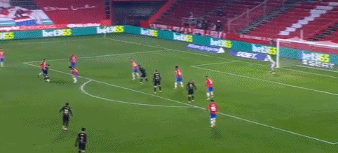 巴萨重返拉卡尔图哈！德容回归、阿劳霍缺阵，弗里克公布贝蒂斯战名单