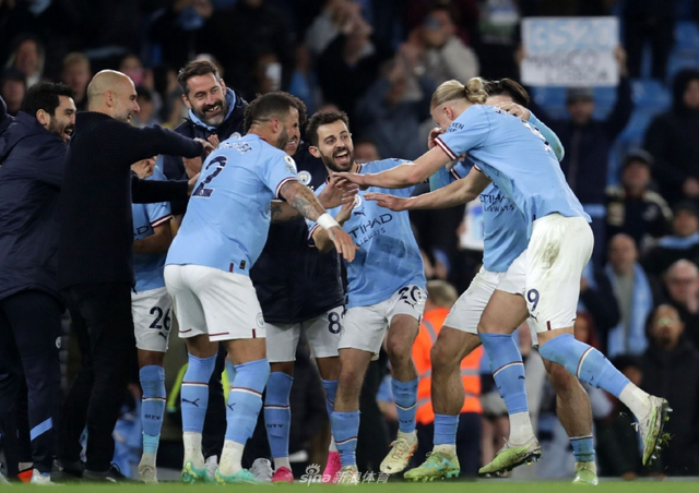 记者：米兰可能尝试冬窗送走圣地亚哥，然后再签更高效的前锋